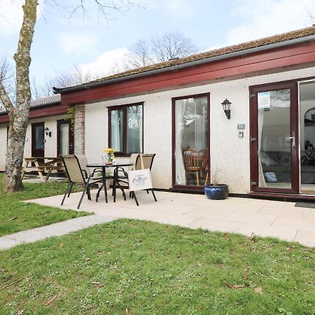 Miles Retreat Villa Хейл Екстериор снимка