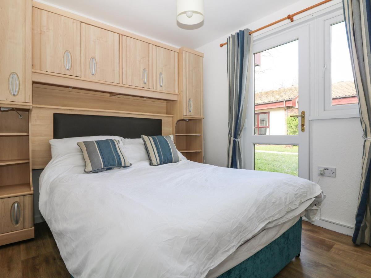 Miles Retreat Villa Хейл Екстериор снимка