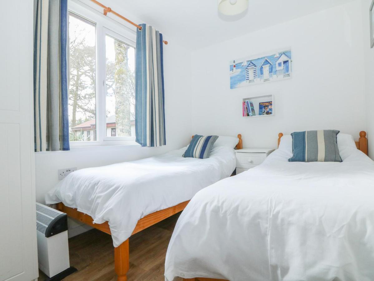 Miles Retreat Villa Хейл Екстериор снимка
